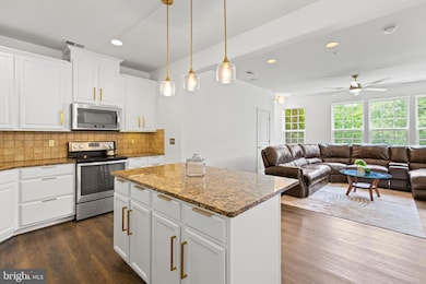 14842 Mason Creek Cir, Leesylvania, VA 22191 - photo 7