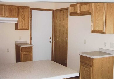 1614 Redwood Dr, Janesville, WI 53546 - photo 3