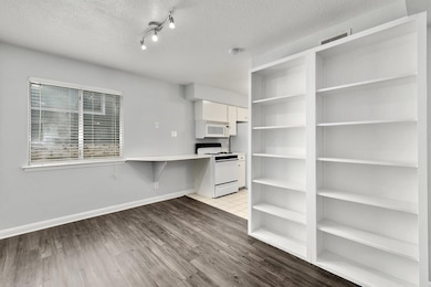2408 Longview St unit 113, Austin, TX 78705 - photo 5