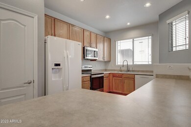 2823 E Darrow St (15)