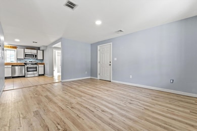 33 W Elmhurst Ave unit B, Manchester, NH 03103 - photo 3