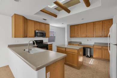 Som Kitchen1