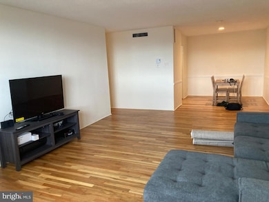 St. Paul at Chase Condominiums unit 1403, Baltimore, MD 21202 - photo 4