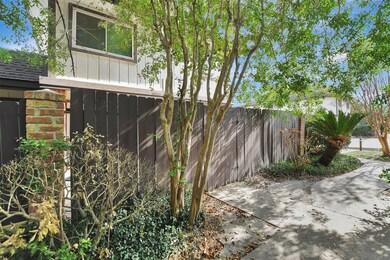 12024B Mighty Oak Dr, Houston, TX 77066 - photo 4