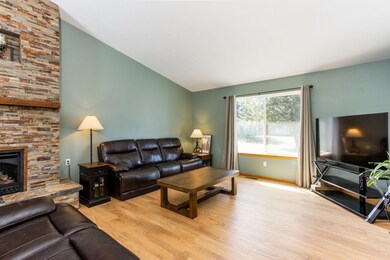 22-web-or-mls-6678 SE Davis Loop-21