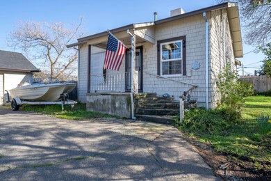 1635 Pleasant St-5
