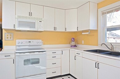 26 Hemlock Ave, Cranston, RI 02910 - photo 3