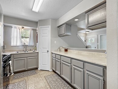 1115 Baker Dr, Tomball, TX 77375 - photo 6