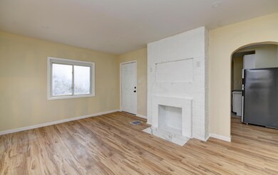 Living Room (2)
