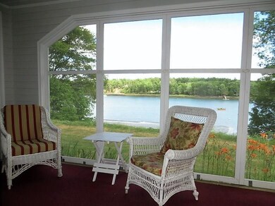 Delightful 3-season Sunroom...