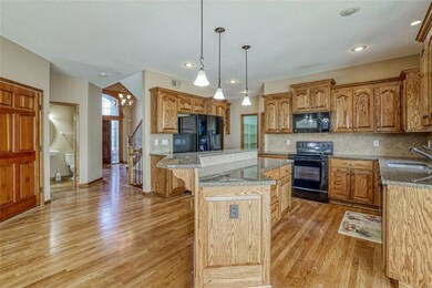 9619 Belmont Dr, Lenexa, KS 66227 - photo 6