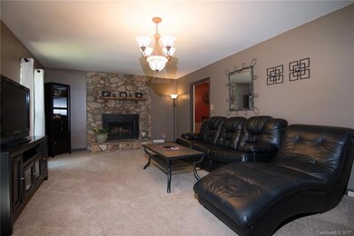 2407 Cliffside Dr, Statesville, NC 28625 - photo 2