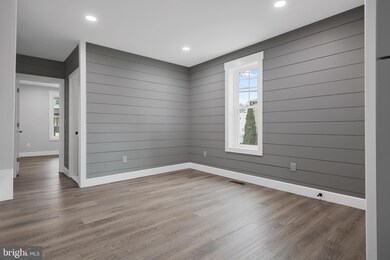 211 W Broad St, Reading, PA 19607 - photo 5