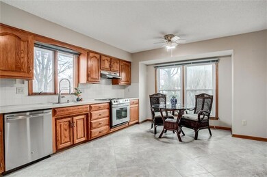 609 W Walnut St, Raymore, MO 64083 - photo 6