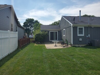 104 Oakleaf Rd, Lake In the Hills, IL 60156 - photo 5