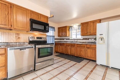 2572 W Center St, Ashtabula, OH 44004 - photo 7