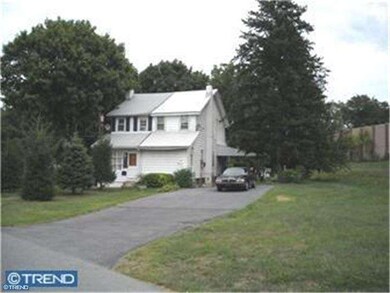 609 W Lawn Ave, Reading, PA 19609 - photo 2