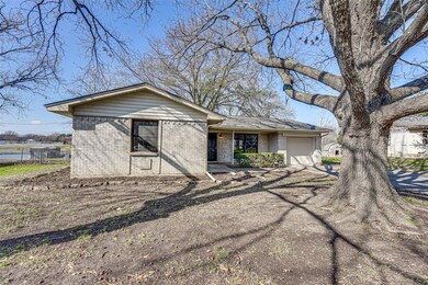 548 Lakeshore Dr, Ennis, TX 75119 - photo 6