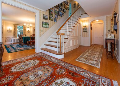 2-Lookout-Point-Interior-10