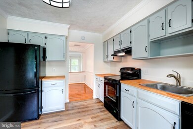 12024 Winding Creek Way, Germantown, MD 20874 - photo 7