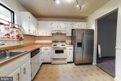 23321 Red Oak Ct, California, MD 20619 - photo 7