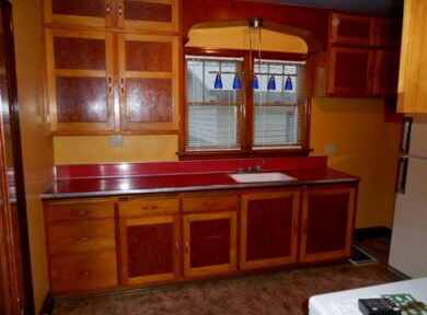 Kitchen - Custom Cabinetry