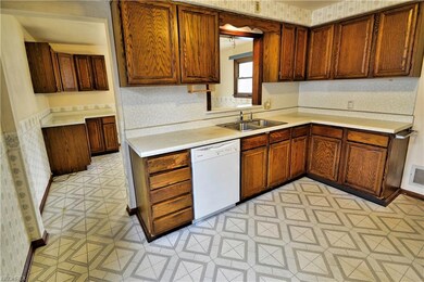 584 Idora Ln, Struthers, OH 44471 - photo 4