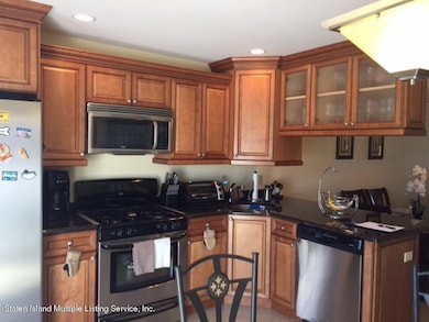 34 Calvanico Ln, Staten Island, NY 10314 - photo 3