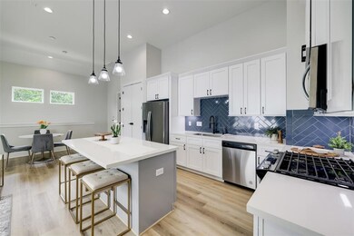 846 Elkhart St unit E, Houston, TX 77091 - photo 4