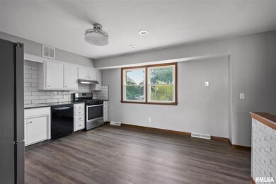 2417 W 44th St, Davenport, IA 52806 - photo 5