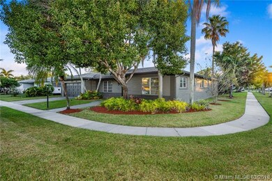 580 Oakwood Ln, Weston, FL 33326 - photo 3