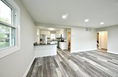 353 Suwanee St, Park Forest, IL 60466 - photo 3