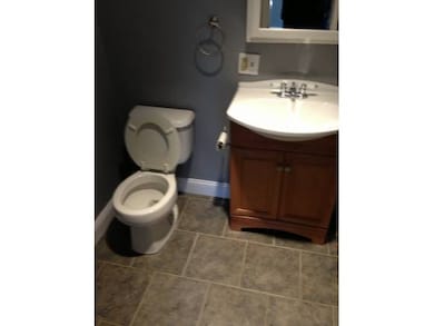 413 Bartlett St, Portsmouth, NH 03801 - photo 4