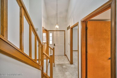 51 Village Dr, Stroudsburg, PA 18360 - photo 4