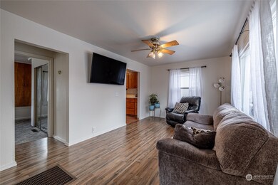 1029 Columbine St, Wenatchee, WA 98801 - photo 6