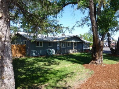 2125 SW 23rd St, Redmond, OR 97756 - photo 4