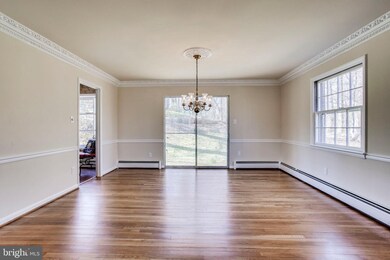 3300 Barkley Dr, Fairfax, VA 22031 - photo 2