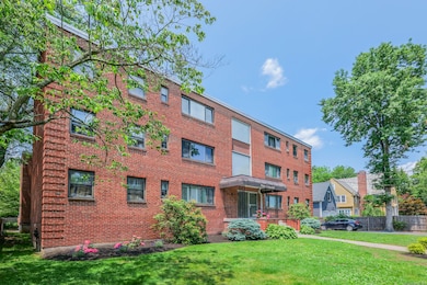 9 Concord St unit B1, West Hartford, CT 06119 - photo 2