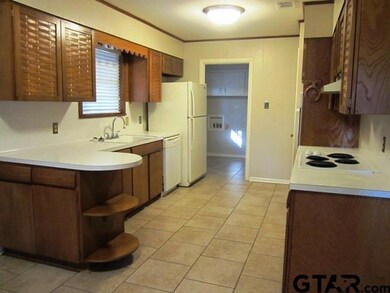 3409 3409 Lynnwood Dr, Tyler, TX 75701 - photo 5