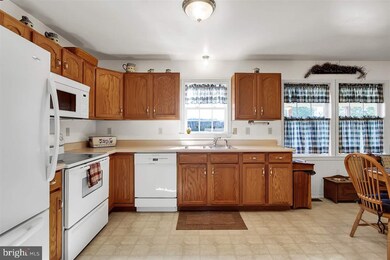 2807 Myers Rd, Seven Valleys, PA 17360 - photo 7