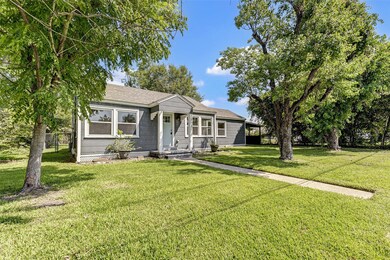 502 Kane St, Tomball, TX 77375 - photo 2