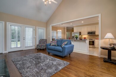 Hardwoods/Vaulted Ceilings