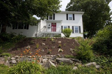 35 Hillcrest Ave, Worcester, MA 01602 - photo 2