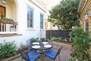 Courtyard Garden - Unwin
