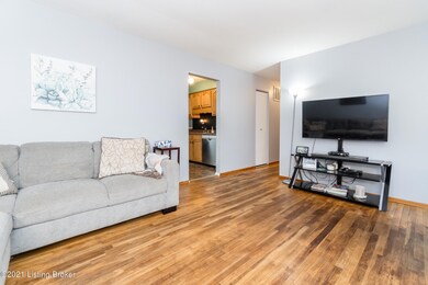 9220 Lantana Dr, Louisville, KY 40229 - photo 3