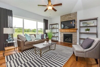 7917 NW 95th St, Johnston, IA 50131 - photo 2