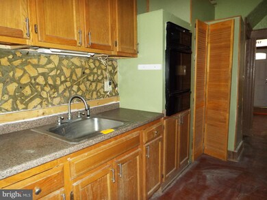 5215 Ivanhoe Ave, Baltimore, MD 21212 - photo 7