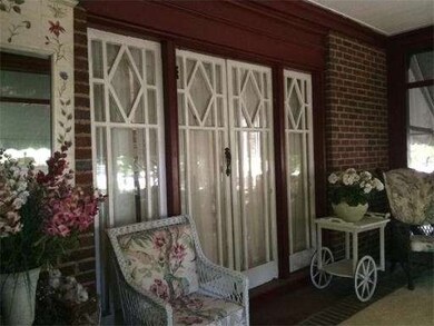 37 Sycamore St, Holyoke, MA 01040 - photo 3