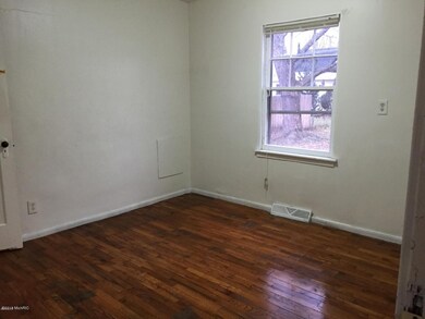 4417 Hyde Park-BR