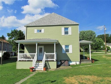 Newer Vinyl Siding and Roof are less than 5 years 